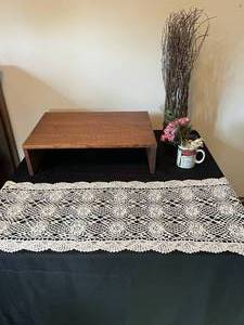 lot 370 image: Level 4 - Wooden Footstool, Decorative Mug, Crochet Table Runner & Vase Lot