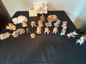 lot 373 image: Level 4 - Lot of Ceramic Dog and Cat Figurines