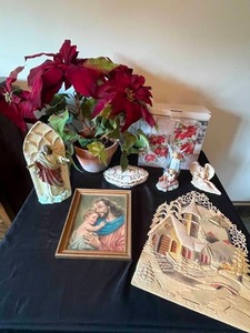 lot 376 image: Level 4 - Assorted Religious and Holiday Decor Collection