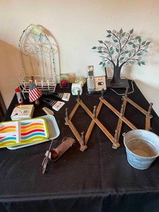 lot 378 image: Level 4 - Assorted Home Decor Items and Accessories Lot