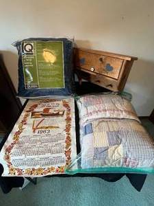 lot 382 image: Level 4 - Lot of Queen Bedding Set, Calendar Tapestry, and Wooden Shelf