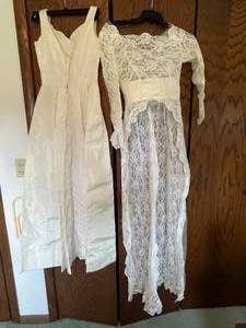 lot 391 image: Level 4 - Vintage Wedding Dress - Size 14