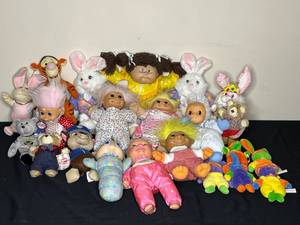 lot 62 image: Level 4 - Assorted Vintage & Modern Stuffed Toys Collection