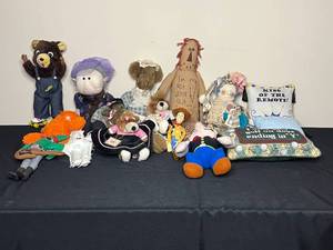 lot 65 image: Level 4 - Assorted Plush Toy Collection Including Vintage and Character Dolls