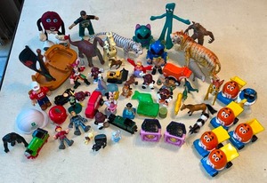 lot 69 image: Level 4 - Mixed Lot of Assorted Figurines and Toys