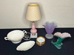 lot 77 image: Level 3 - Vintage Home Decor & Tableware Collection