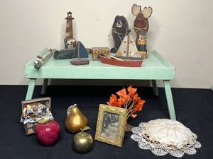 lot 82 image: Level 3 - Lot of Assorted Decorative Wooden Figures and Collectible Items
