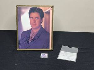lot 83 image: Level 3 - Vince Gill Autographed Photo and Memorabilia
