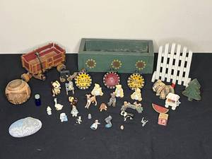 lot 85 image: Level 3 - Assorted Decorative Miniatures and Ornaments Collection