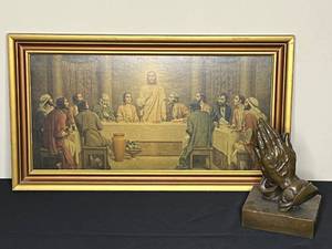 lot 91 image: Level 3 - Framed Last Supper Print & Albrecht Durers Betende Hand Bronze Sculpture