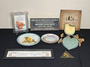 lot 94 image: Level 3 - Decorative Home Decor Lot - Signs, Plates, Ornaments