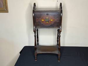 lot 97 image: Level 3 - Vintage Wooden Sewing Stand with Contents