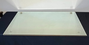 lot 104 image: Level 3 - 40x30 Glass Mirror with Decorative Corners