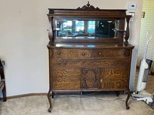 lot 1 image: Level 3 - Antique Oak Sideboard with Mirror