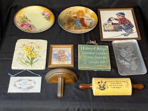 lot 117 image: Level 3 - Mixed Lot of Decorative Plates, Plaques, and Home Decor Items