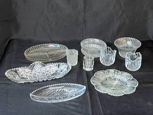 lot 122 image: Level 3 - Lot of Clear Cut Glass Decorative Bowls and Trays