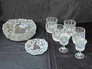 lot 124 image: Level 3 - Mikasa Crystal Bowls and Unbranded Glasses Collection