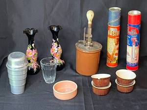 lot 128 image: Level 3 - Vintage Kitchen and Household Items Lot