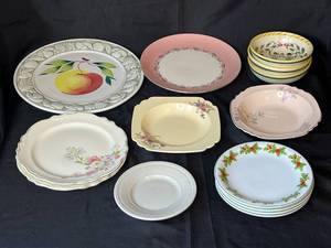 lot 131 image: Level 3 - Assorted Vintage Ceramic Dinnerware Lot