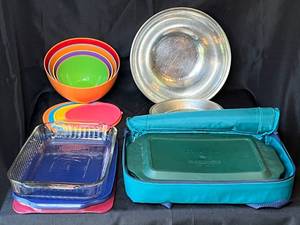 lot 139 image: Level 3- Mixed Kitchenware Lot - Pyrex Portables, Nesting Bowls, and Metal Bowls