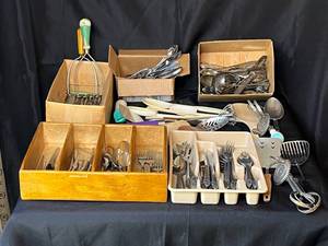 lot 143 image: Level 3 - Assorted Kitchen Utensils and Flatware Lot