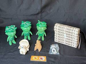 lot 216 image: Level 23 - Lot of Vintage Collectible Toys and Memorabilia