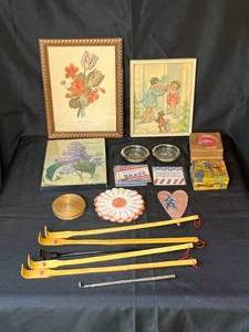 lot 225 image: Level 2 - Decorative Home Decor and Collectibles Lot