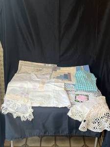 lot 230 image: Level 23 - Assorted Vintage Pillow Cases, Table Linens, and Doilies