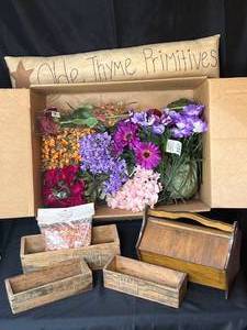 lot 238 image: Level 2 - Lot of Vintage Kraft Cheese Boxes, Wooden Caddy, and Artificial Flowers