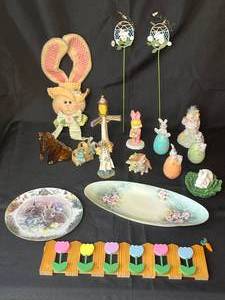 lot 239 image: Level 2 - Lot of Easter and Spring Decor Items
