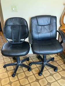 lot 249 image: Level 2 - Lot of 2 Black Office Chairs