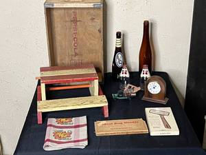 lot 411 image: Level 2 - Collection of Vintage Household and Collectible Items
