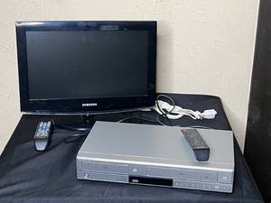 lot 414 image: Level 2 - Samsung 19-inch TV and VCRDVD Player Combo