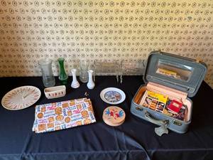 lot 422 image: Level 2 - Mixed Vintage Collectibles and Kitchenware Lot