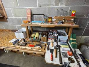 lot 18 image: Level 1 - Assorted Hand Tools and Miscellaneous Workshop Items
