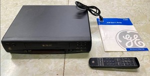 lot 30 image: Level 1 - GE Pro-Fect VCR with Remote and Users Guide Model VG4055