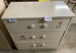 lot 262 image: Level 1 - Vintage Childs Dresser with Bear Motif