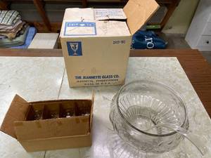 lot 265 image: Level 1 - Vintage Jeannette Glass Company Punch Bowl Set with 12 Cups and Ladle
