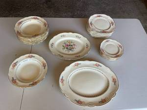 lot 279 image: Garage - Vintage Homer Laughlin Floral Dinnerware Set