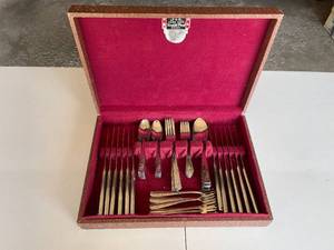 lot 287 image: Garage - Vintage Stainless Steel Flatware Set in Case