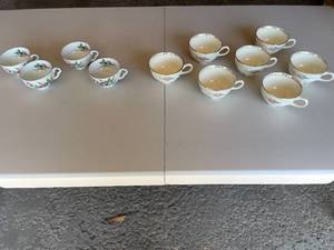 lot 290 image: Garage - Vintage Japanese China Teacup Collection