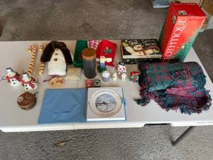 lot 301 image: Garage - Assorted Christmas Decorations and Collectibles