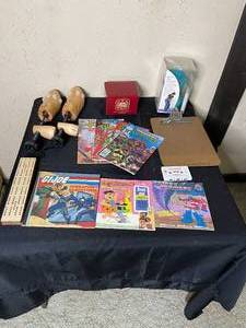 lot 349 image: Level 2 - Assorted Collectibles and Household Items Lot