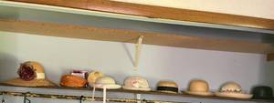 lot 392 image: Level 4 - Collection of Vintage Womens Hats