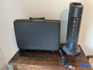 lot 397 image: Level 4 - Ionic Breeze Air Purifier and Carrying Case Lot