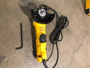 DEWALT 11 Amp Corded 4.5 in. Small Angle Grinder Missing Pieces  Customer Returns See Pictures