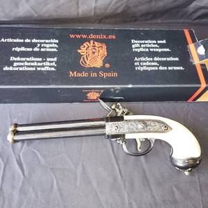 lot 4 image: Denix Replica Flintlock Pistol with Three Barrels