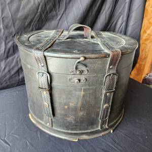 lot 7 image: Black Victorian Top Hat with Vintage Box