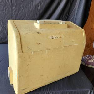 lot 10 image: Vintage Kenmore Sewing Machine