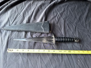 lot 94 image: Dagger with scabbard as pictured